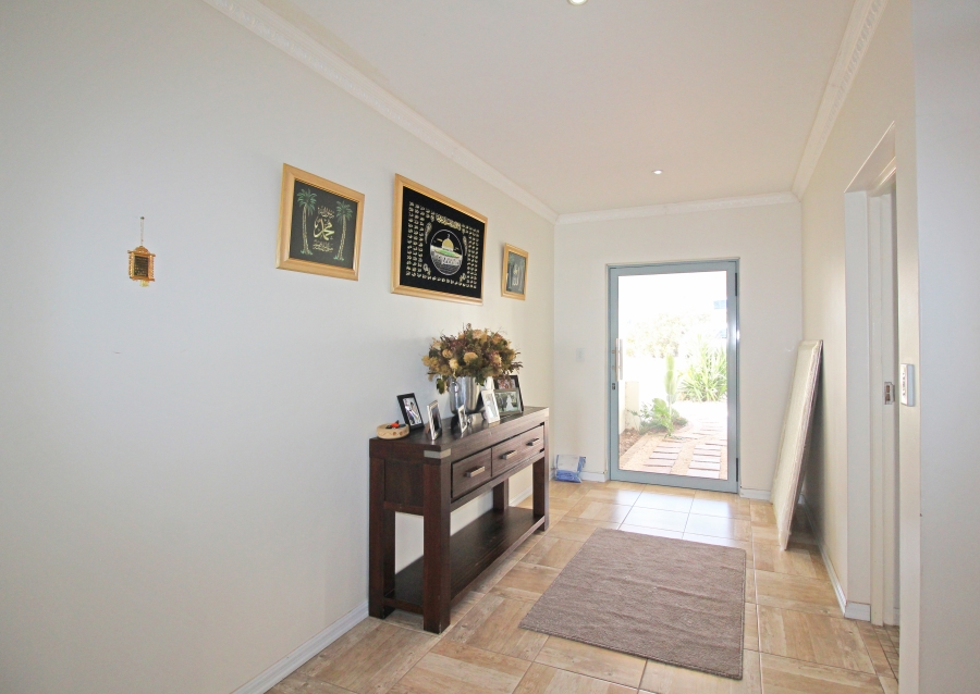 4 Bedroom Property for Sale in Paradise Beach Western Cape